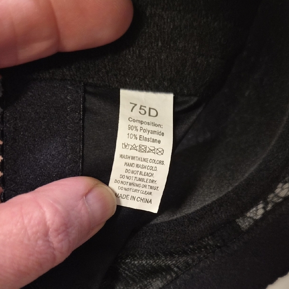 Elegant Black Lace Bra - Picture 5 of 5